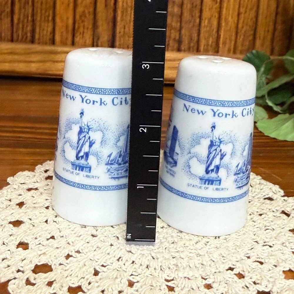 City Merchandise Salt Pepper Shakers NYC Landmarks White Blue Excellent Souvenir